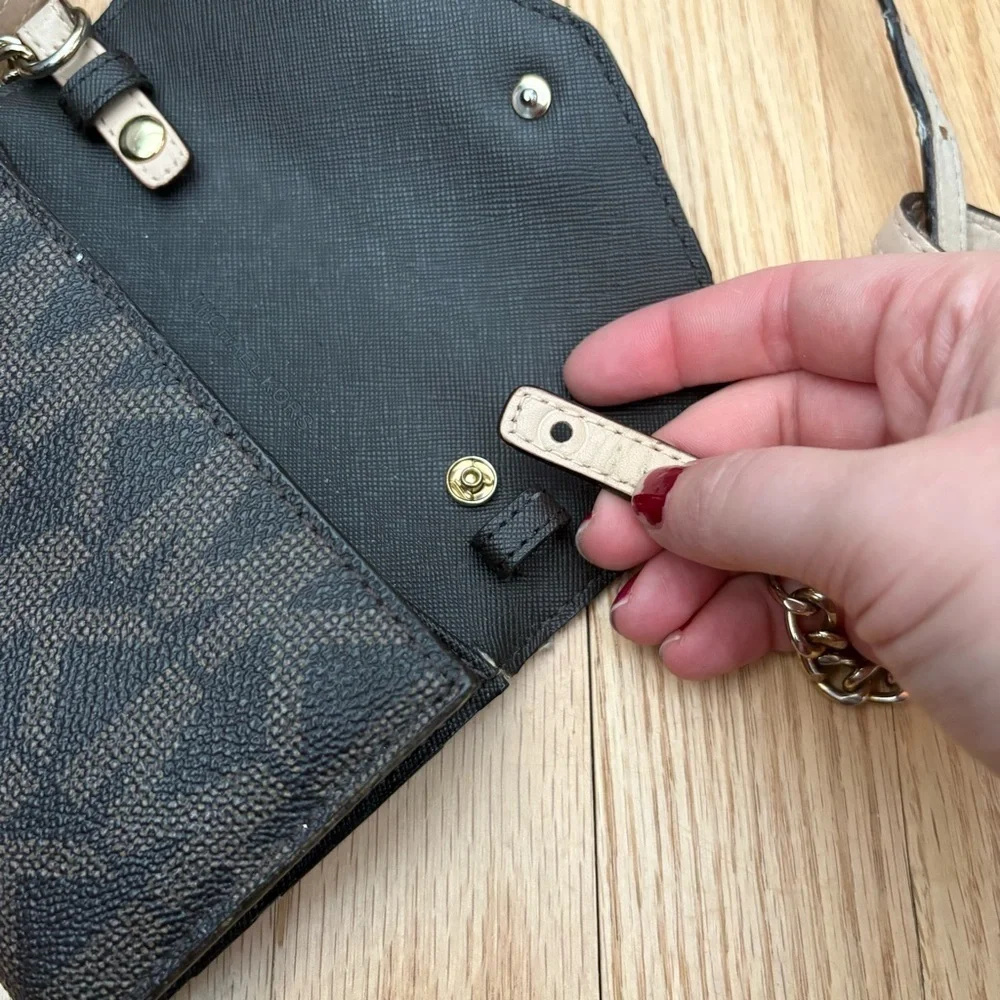 Michael Kors Signature Brown Logo Phone Crossbody Purse Wallet Strap Broken